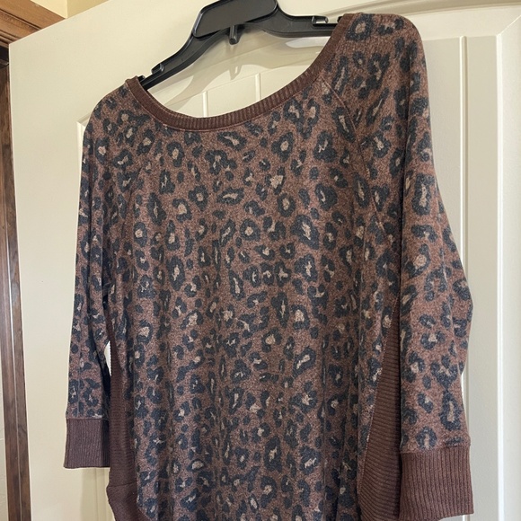 NWT new with tags 3/4 sleeve animal leopard print dolman tunic style crew shirt - Picture 1 of 7